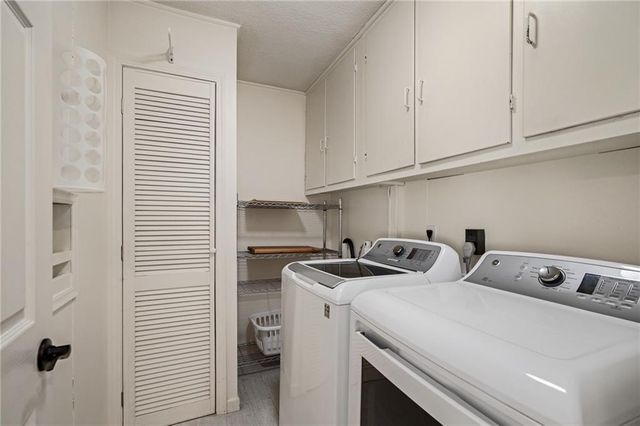 2105 W 97th Street, Leawood, KS 66206