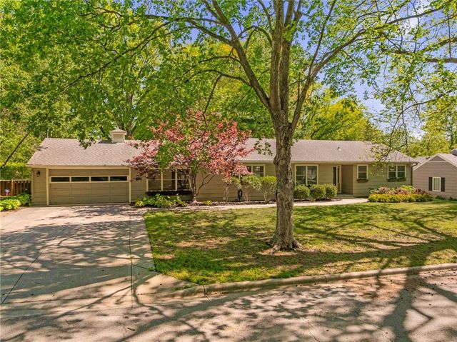 2105 W 97th Street, Leawood, KS 66206