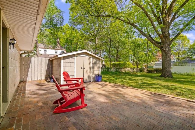 2105 W 97th Street, Leawood, KS 66206