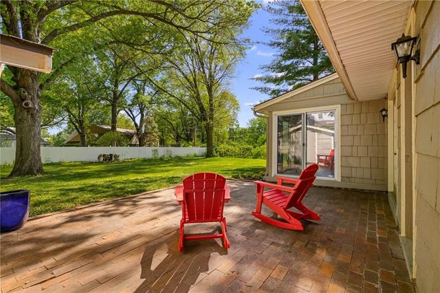 2105 W 97th Street, Leawood, KS 66206