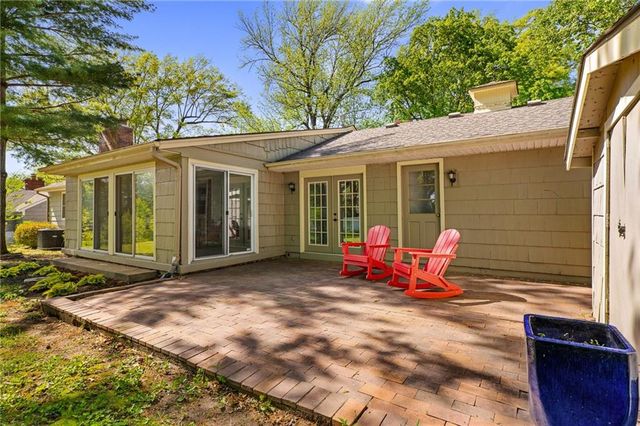 2105 W 97th Street, Leawood, KS 66206