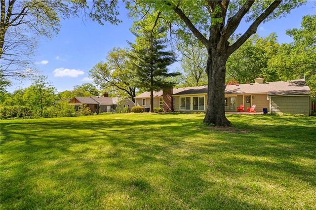 2105 W 97th Street, Leawood, KS 66206