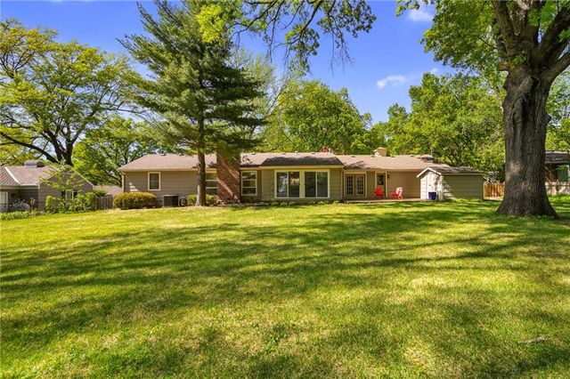 2105 W 97th Street, Leawood, KS 66206