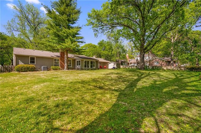 2105 W 97th Street, Leawood, KS 66206