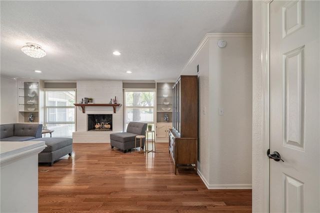 2105 W 97th Street, Leawood, KS 66206