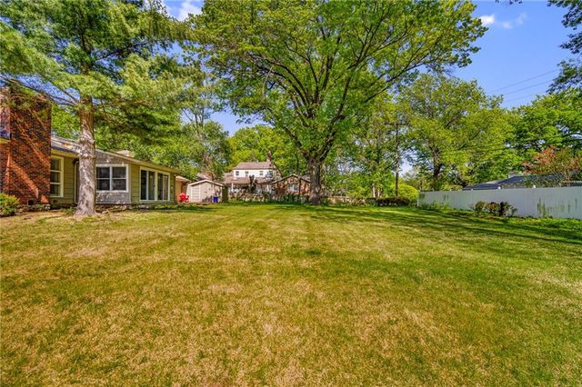 2105 W 97th Street, Leawood, KS 66206
