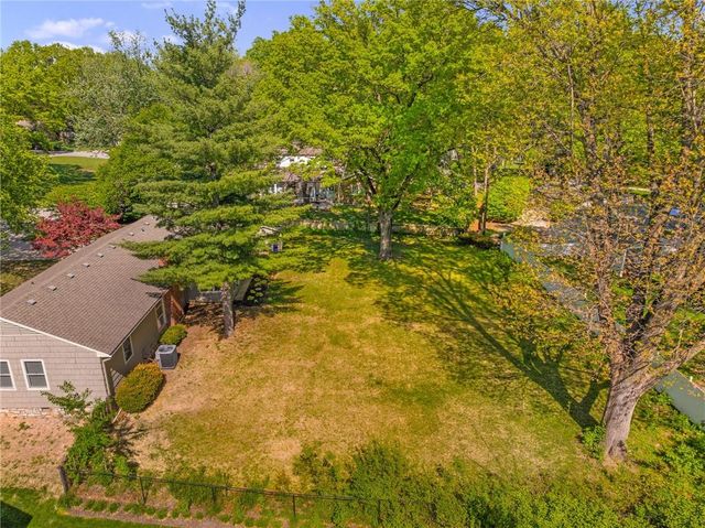 2105 W 97th Street, Leawood, KS 66206