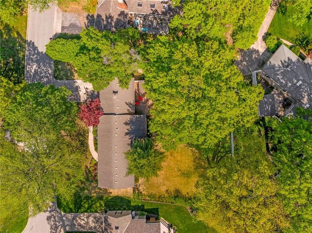 2105 W 97th Street, Leawood, KS 66206