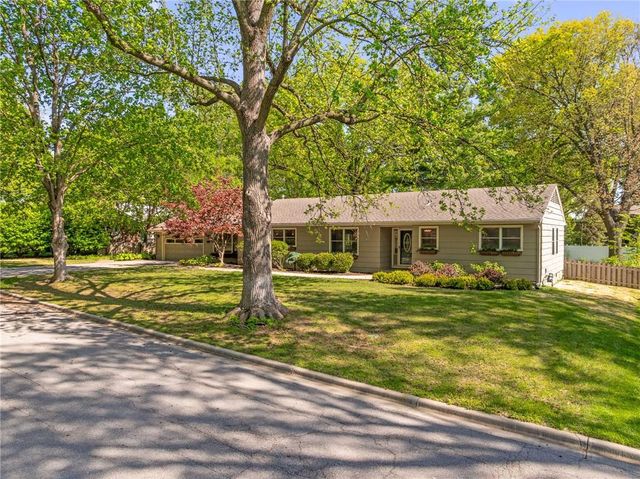 2105 W 97th Street, Leawood, KS 66206