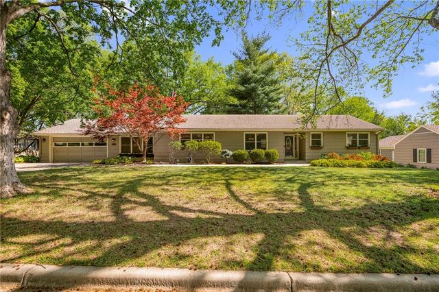 2105 W 97th Street, Leawood, KS 66206