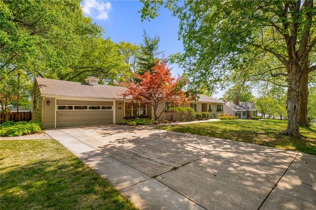 2105 W 97th Street, Leawood, KS 66206