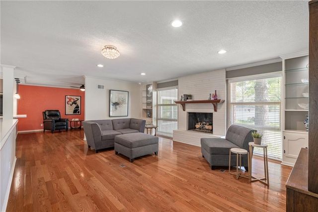 2105 W 97th Street, Leawood, KS 66206