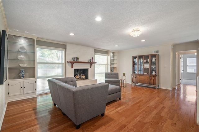 2105 W 97th Street, Leawood, KS 66206