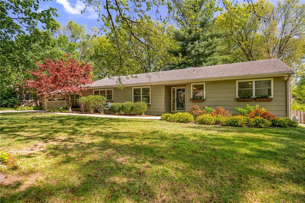 2105 W 97th Street, Leawood, KS 66206