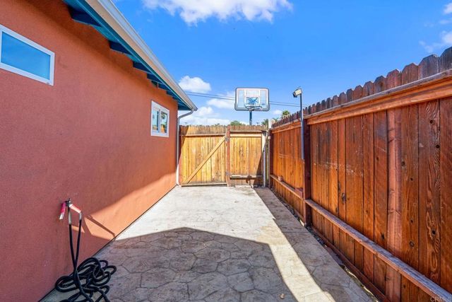 512 Tatum Street, Vista, CA 92083