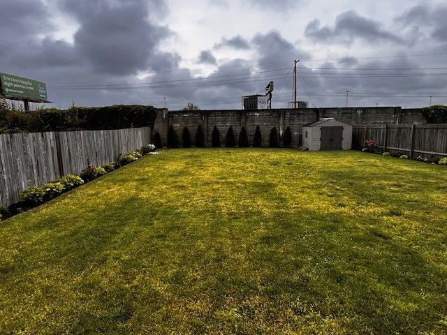 2135 S MANOR Drive, Erie, PA 16505