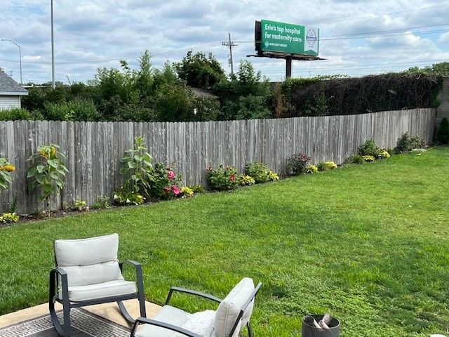 2135 S MANOR Drive, Erie, PA 16505