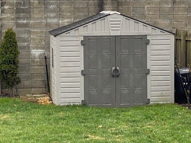 2135 S MANOR Drive, Erie, PA 16505