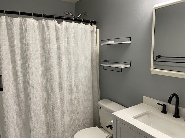 2135 S MANOR Drive, Erie, PA 16505