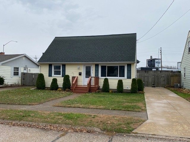 2135 S MANOR Drive, Erie, PA 16505