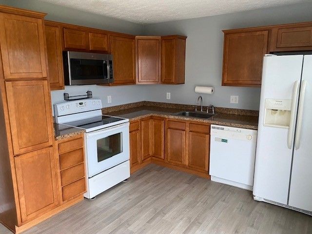 2135 S MANOR Drive, Erie, PA 16505