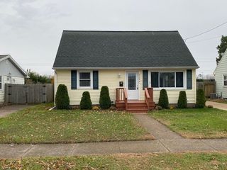 2135 S MANOR Drive, Erie, PA 16505