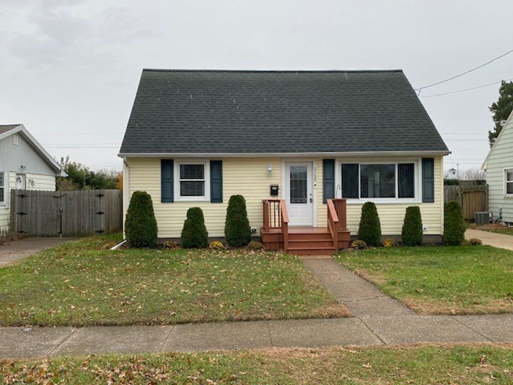 2135 S MANOR Drive, Erie, PA 16505