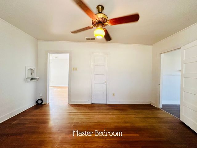 424 W Blackbourn Street, Hawkins, TX 75765