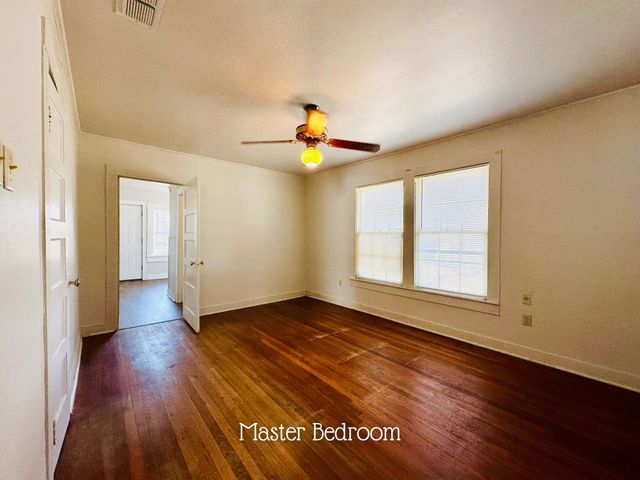 424 W Blackbourn Street, Hawkins, TX 75765