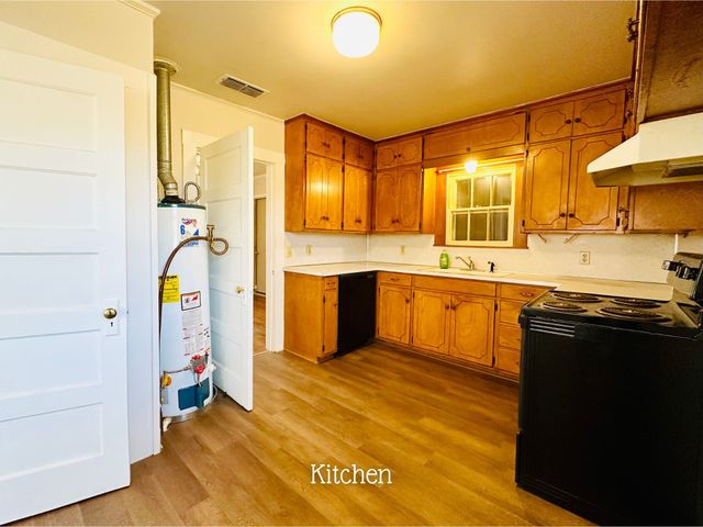 424 W Blackbourn Street, Hawkins, TX 75765