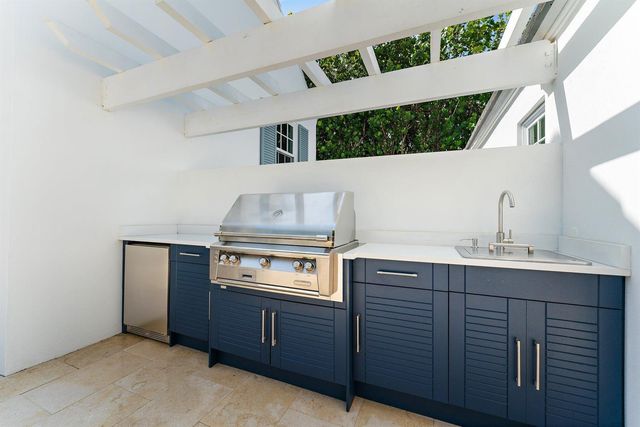 43 N Beach Road, Hobe Sound, FL 33455