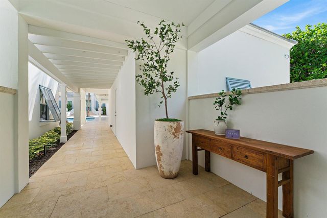 43 N Beach Road, Hobe Sound, FL 33455