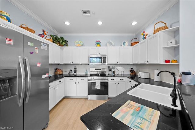 8457 Radcliffe TER 202, Naples, FL 34120