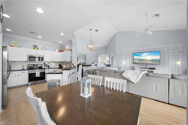 8457 Radcliffe TER 202, Naples, FL 34120