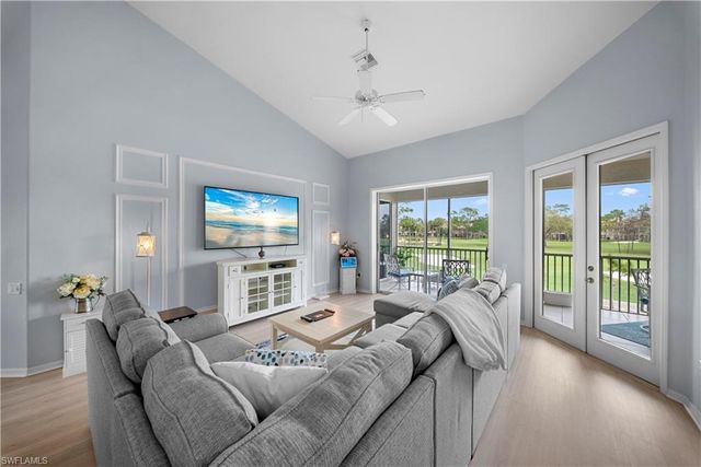 8457 Radcliffe TER 202, Naples, FL 34120