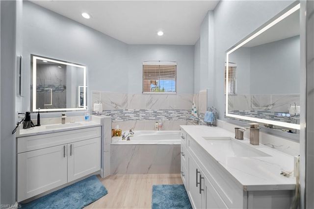 8457 Radcliffe TER 202, Naples, FL 34120