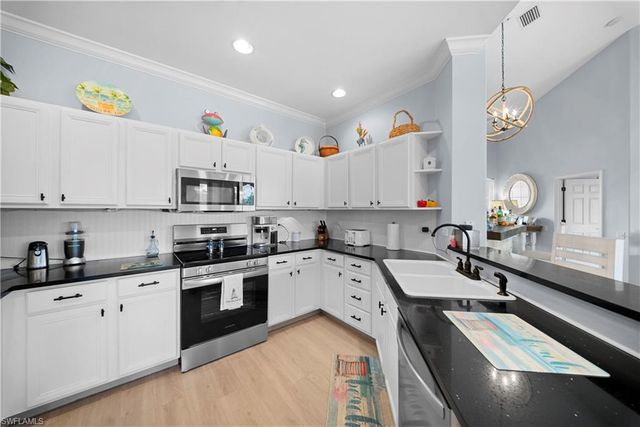 8457 Radcliffe TER 202, Naples, FL 34120