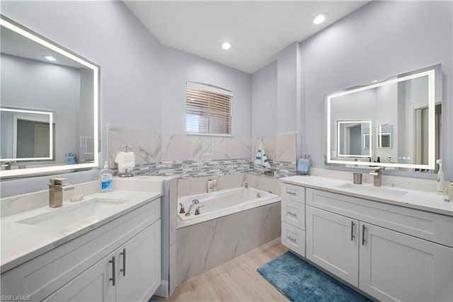 8457 Radcliffe TER 202, Naples, FL 34120