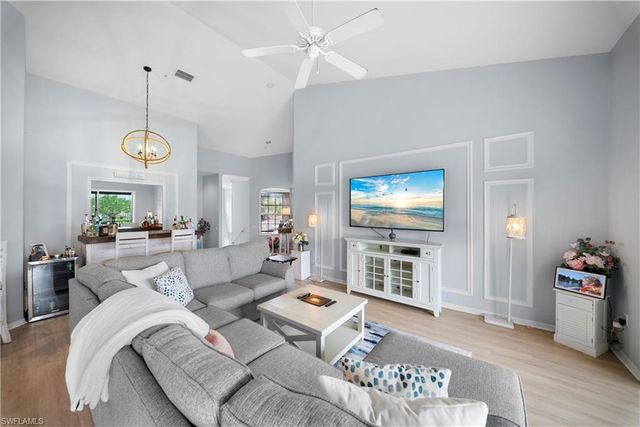 8457 Radcliffe TER 202, Naples, FL 34120