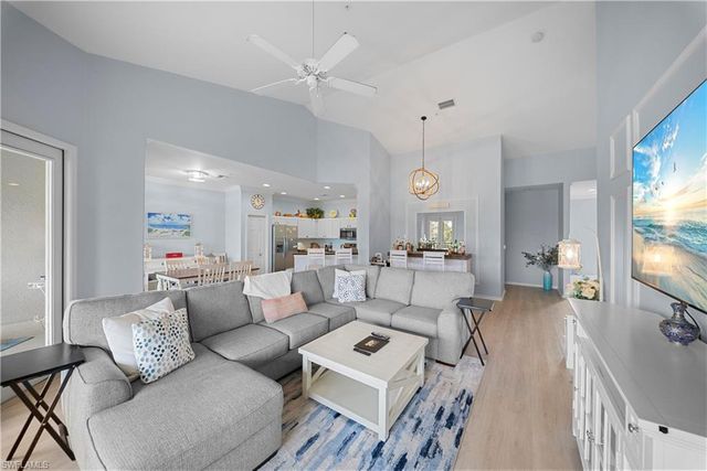 8457 Radcliffe TER 202, Naples, FL 34120