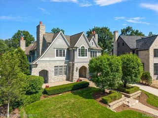 620 Lakeside Drive, Birmingham, MI 48009