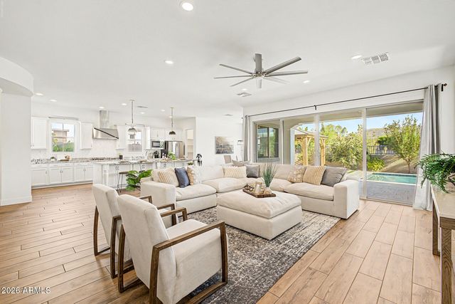 2083 E SCORPIO Place, Chandler, AZ 85249