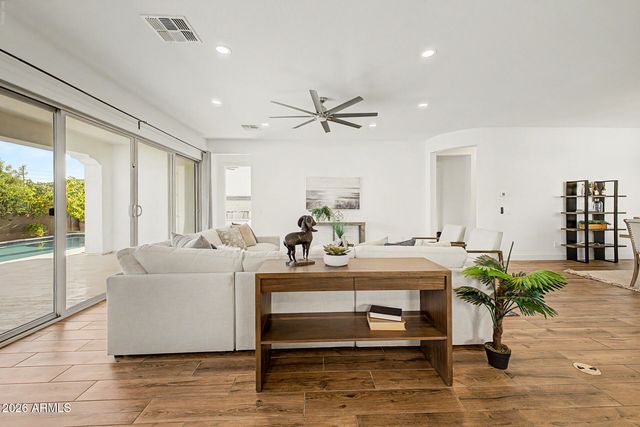 2083 E SCORPIO Place, Chandler, AZ 85249