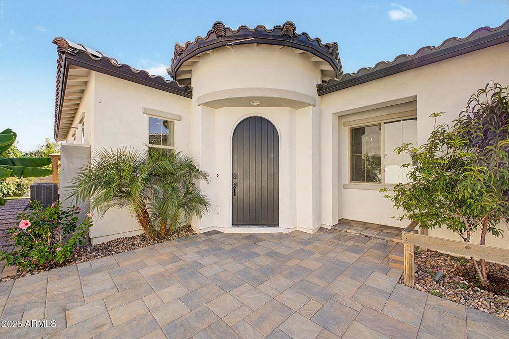 Image 8 of property listing at 2083 E SCORPIO Place, Chandler, AZ 85249