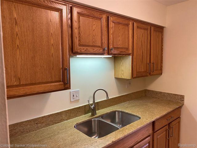 885 N Old Woodward Avenue 15, Birmingham, MI 48009