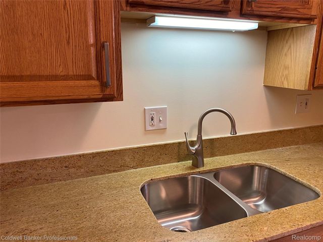 885 N Old Woodward Avenue 15, Birmingham, MI 48009