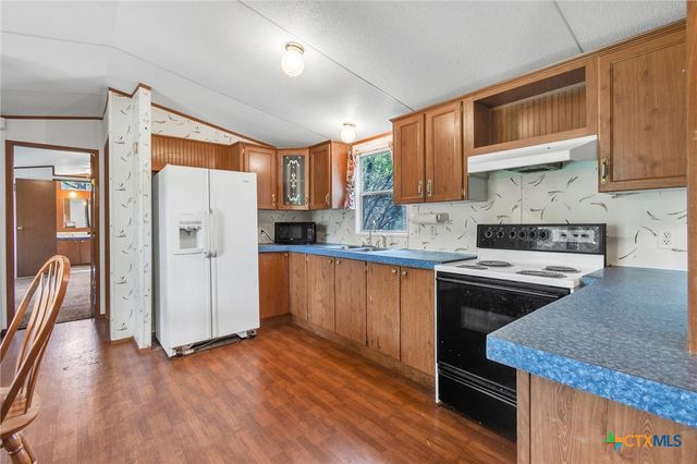 1400 Valley View Road, Wimberley, TX 78676