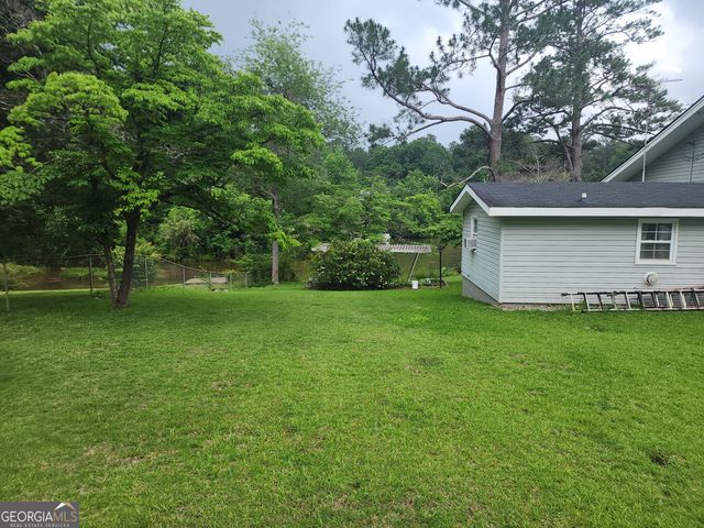366 E Pine Lake Drive, West Point, GA 31833