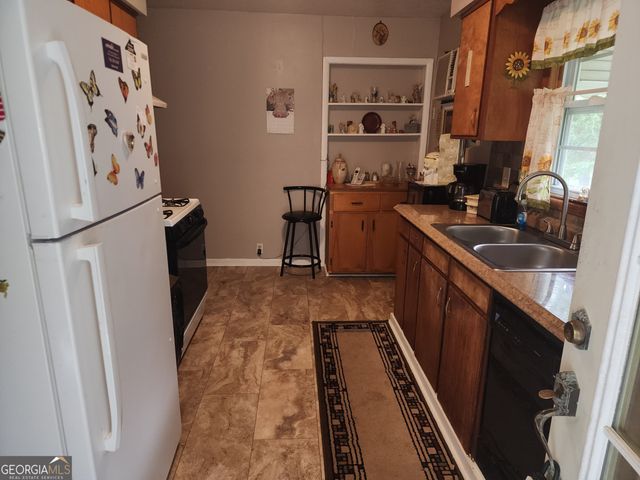366 E Pine Lake Drive, West Point, GA 31833