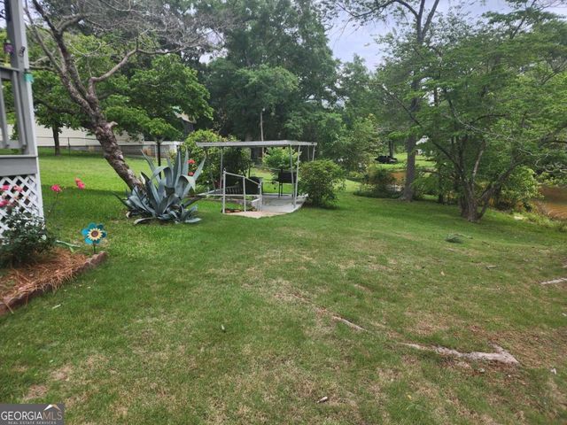 366 E Pine Lake Drive, West Point, GA 31833